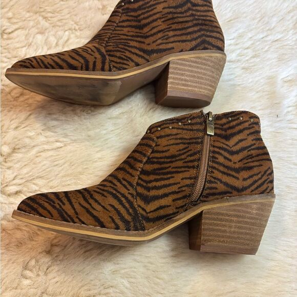 Corkys Swifton Tiger Striped Booties size 7 - Picture 8 of 11